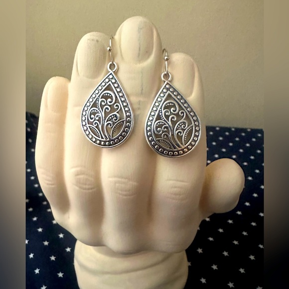 Vintage -Uniquely Carved Silver Dangle Earrings - Picture 1 of 3